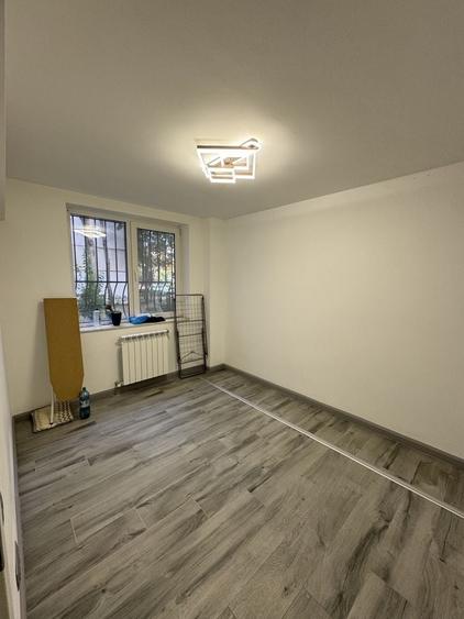Apartament cu 3 camere semidecomandat în Tomis II