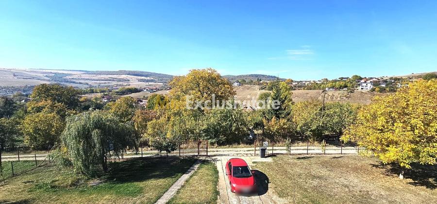 Casă individuală cu 7 camere cu Canalizare în Vâlcele