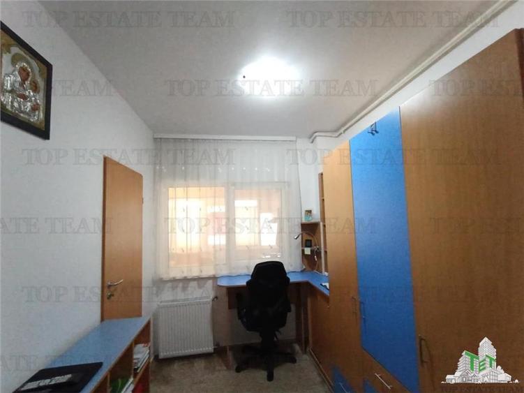 Apartament cu 3 camere semidecomandat, mobilat în Prelungirea Ghencea