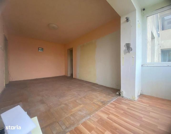 Apartament cu 3 camere în Micro 6