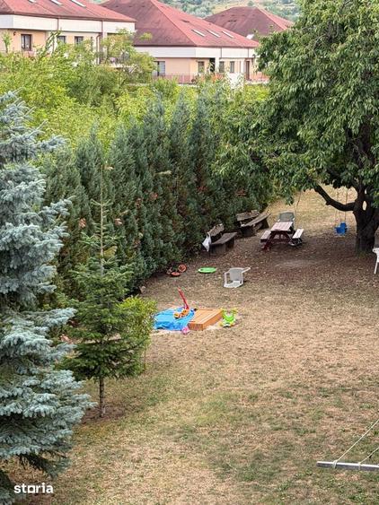 Apartament cu 3 camere decomandat în Borhanci