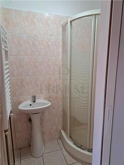 Apartament cu 3 camere decomandat în Lipovei