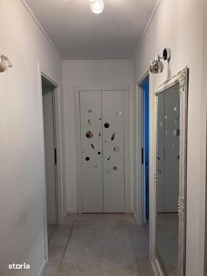 Apartament cu 3 camere semidecomandat în Titan