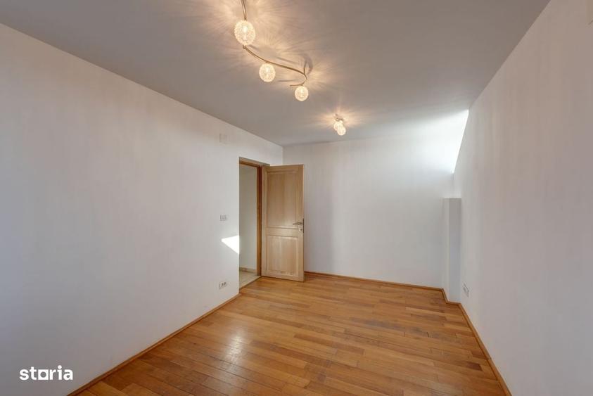 Apartament cu 3 camere în Drumul Sării