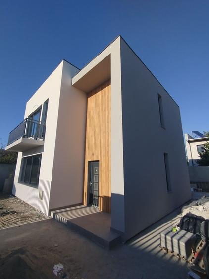 Casă cu 4 camere în Exterior Vest
