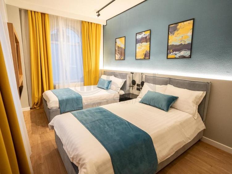 Casă cu 5 camere cu Teren 370 Mp în Romană