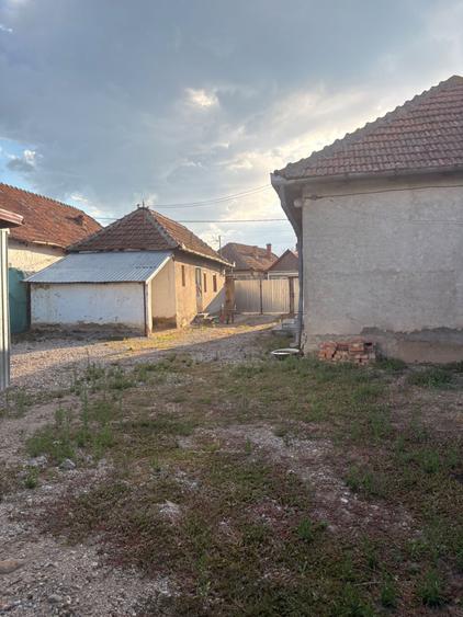 Casă cu 4 camere în Ineu