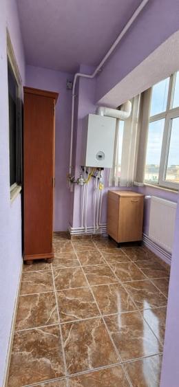 Apartament cu 3 camere decomandat, mobilat în Calea București