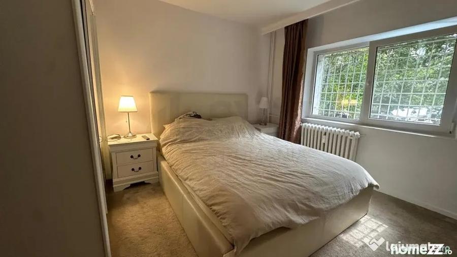 Apartament cu 4 camere decomandat în Băneasa