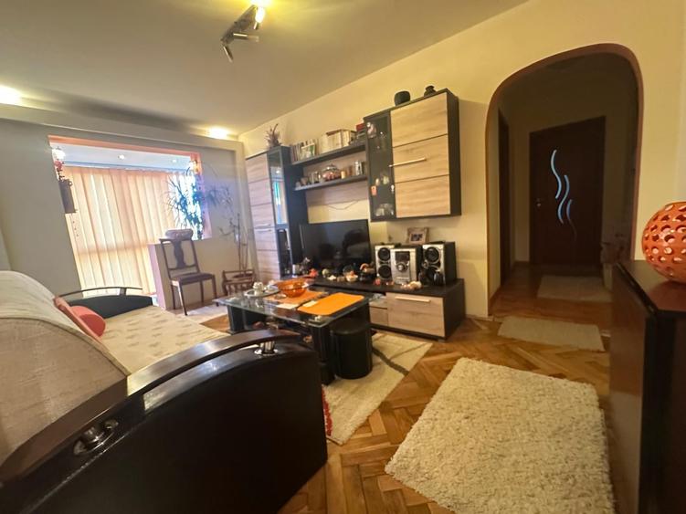 Apartament cu 3 camere în Circumvalațiunii