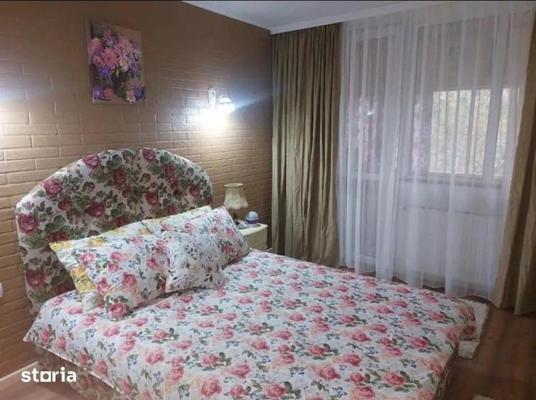 Apartament cu 4 camere, mobilat în Decebal