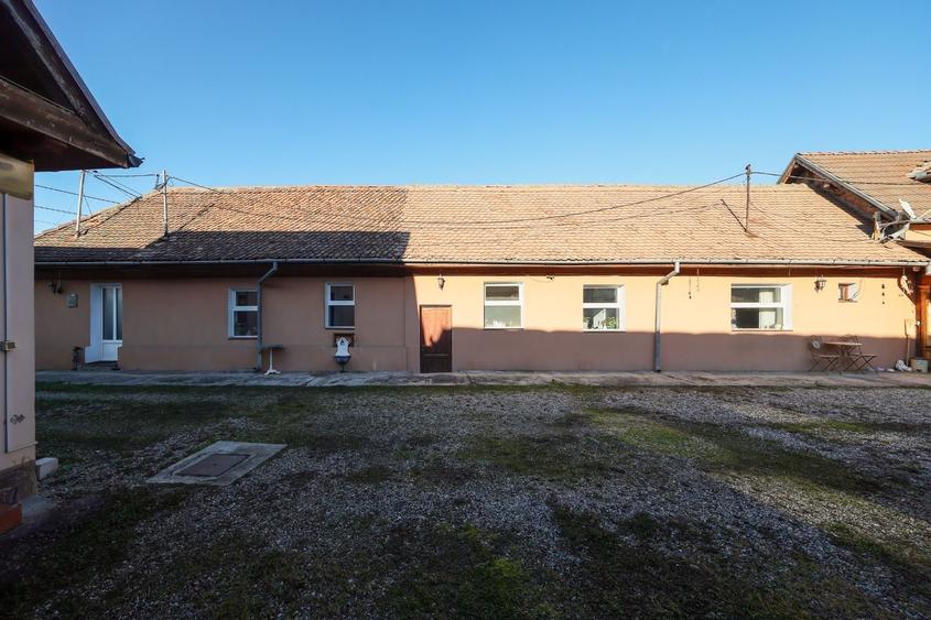 Casă individuală cu 7 camere cu Canalizare în Vest