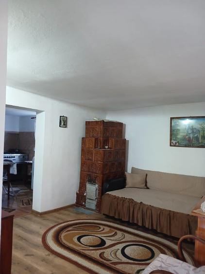 Casă cu 6 camere cu Teren 1600 Mp în Văcăreni
