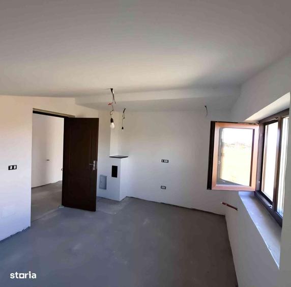 Casă cu 4 camere cu Teren 240 Mp în Câmpineanca