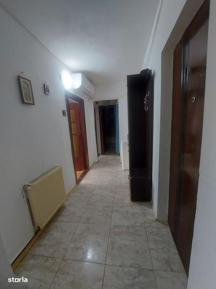 Apartament cu 3 camere decomandat în Micro 11