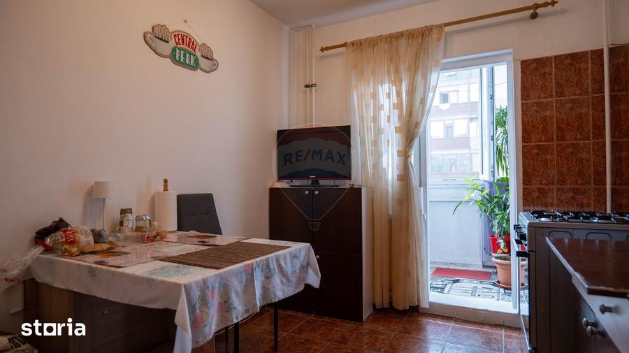 Apartament cu 3 camere decomandat în Rahova