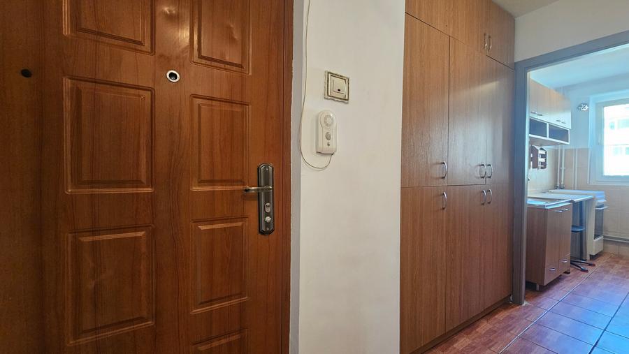 Apartament cu 2 camere semidecomandat în Lacul Tei