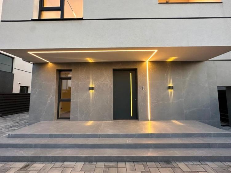 Casă individuală cu 5 camere cu Teren 500 Mp în Central