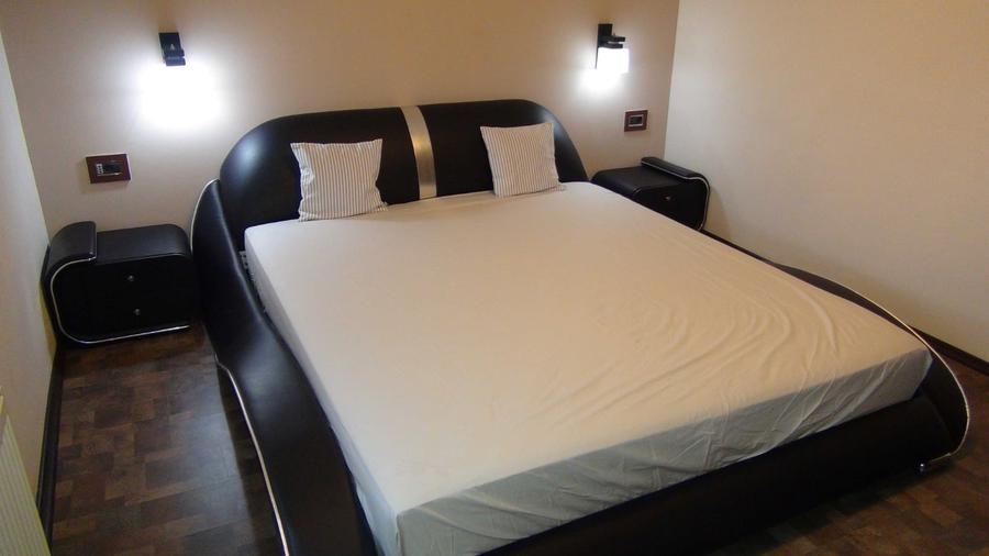 Apartament cu 3 camere semidecomandat, mobilat în 13 Septembrie