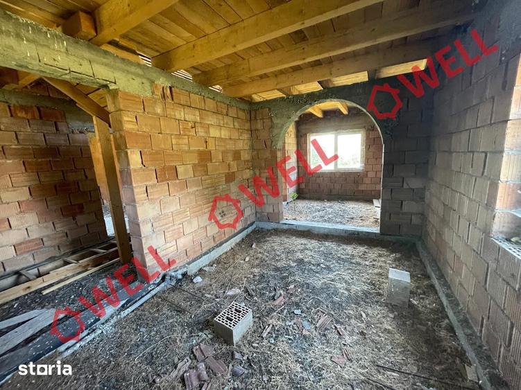 Casă cu 5 camere cu Teren 4499 Mp în Vâlcele