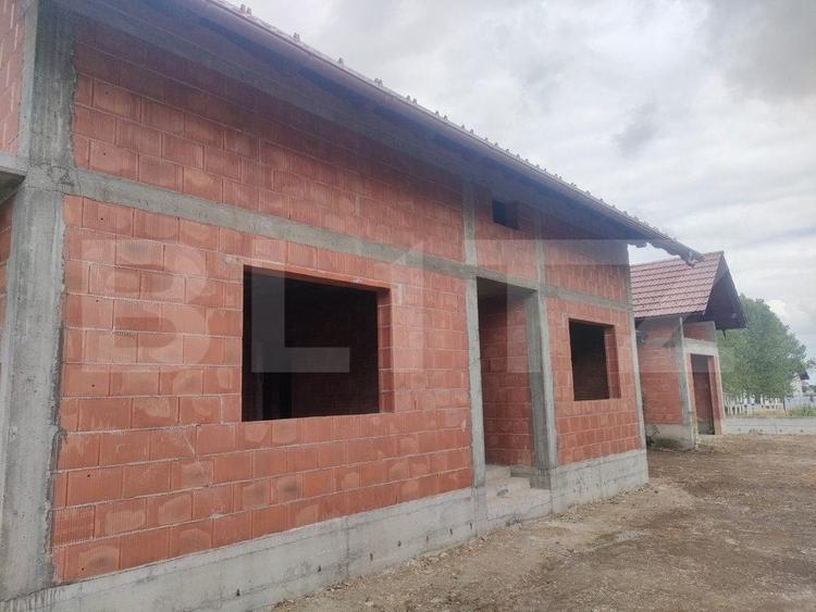 Casă individuală cu 8 camere cu Teren 770 Mp în Marginea