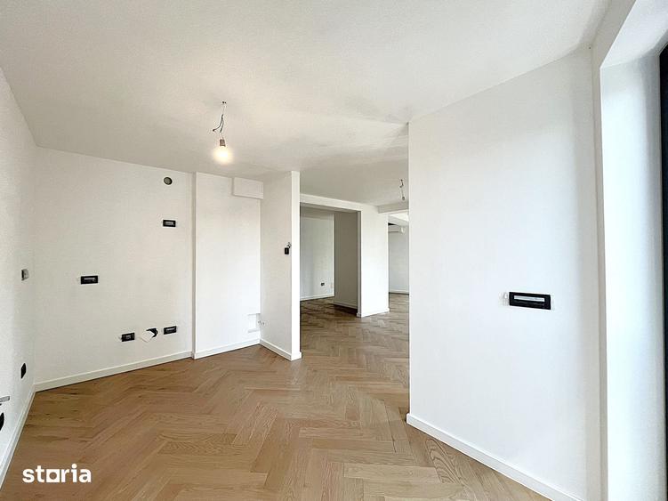 Apartament cu 4 camere semidecomandat în Floreasca