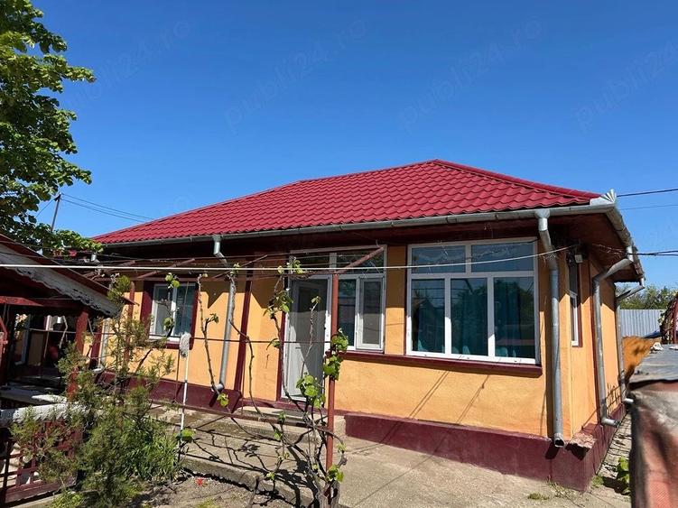 Casă cu 4 camere cu Teren 25000 Mp în Crângu