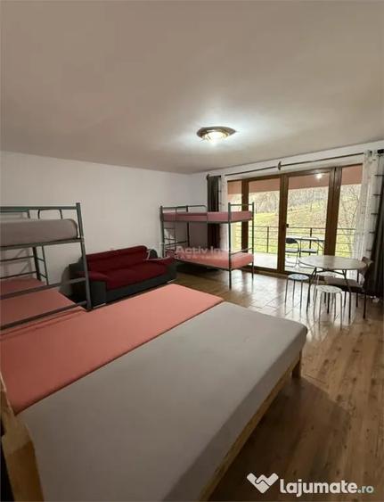 Casă cu 10 camere cu Teren 300 Mp în Centrul Istoric