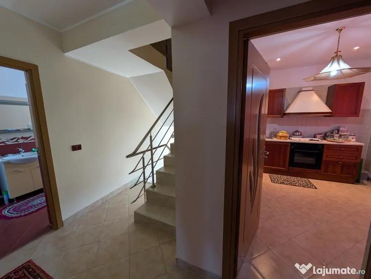 Casă cu 5 camere cu Teren 500 Mp în Lilieci