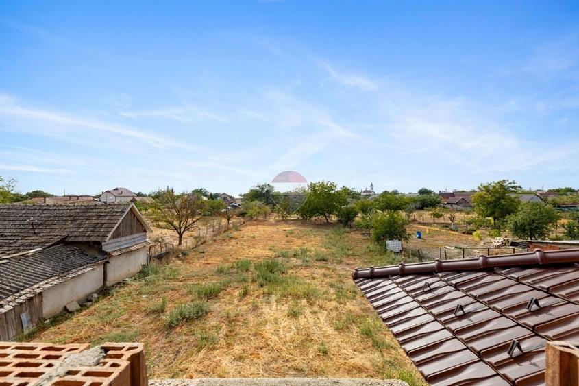 Casă individuală cu 5 camere cu Teren 1468 Mp în Semlac