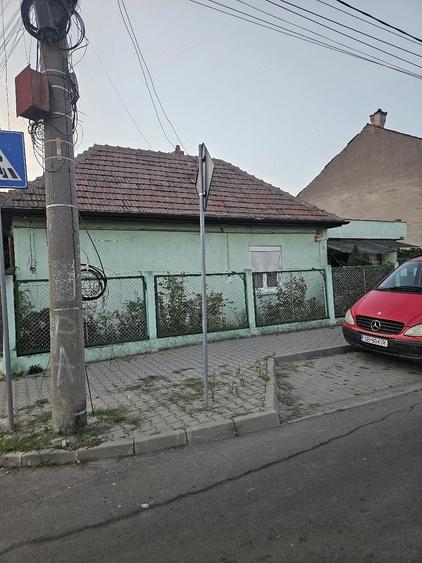 Casă cu 2 camere cu Teren 400 Mp în Central