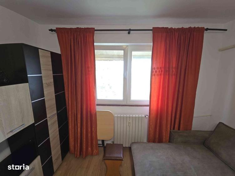 Garsonieră decomandată în Far