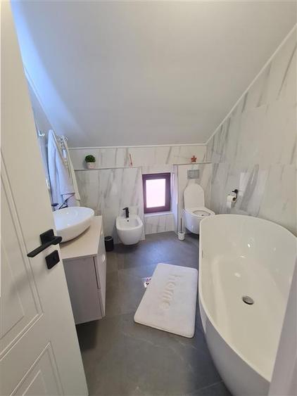 Casă individuală cu 4 camere cu Teren 300 Mp în Hărman