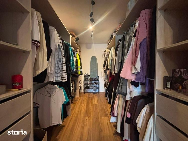 Casă cu 7 camere cu Teren 962 Mp în Groși