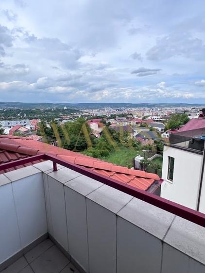 Casă individuală cu 10 camere cu Canalizare în Zorilor