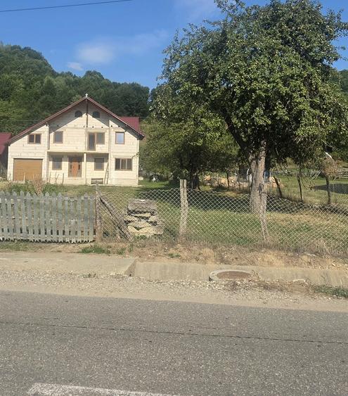 Casă cu 4 camere în Poienile Zagrei