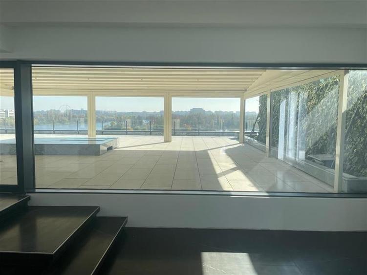 Penthouse cu 7 camere decomandat în Tei