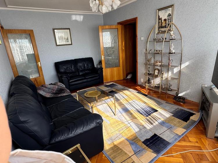 Apartament cu 3 camere semidecomandat în Bucur Obor