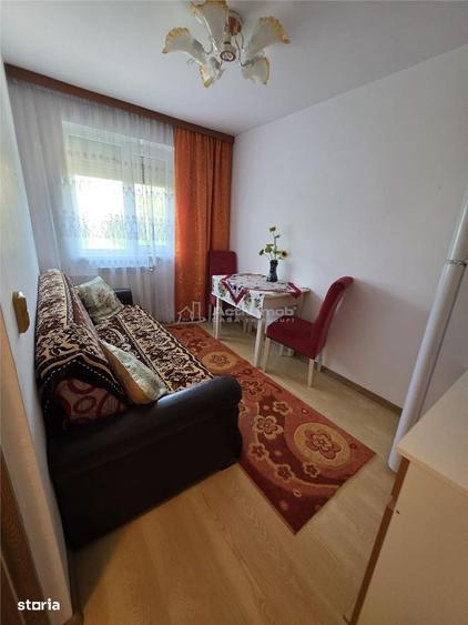 Apartament cu 3 camere semidecomandat în Crâng