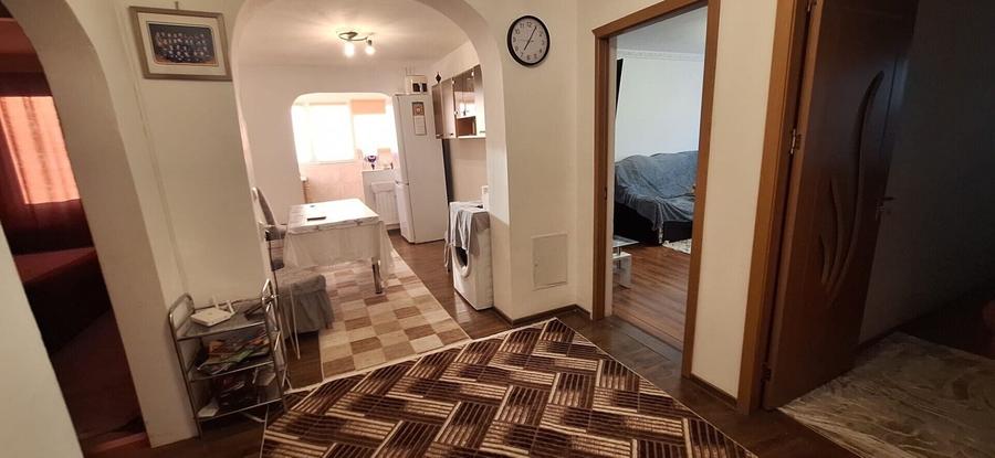 Apartament cu 4 camere semidecomandat în Dristor