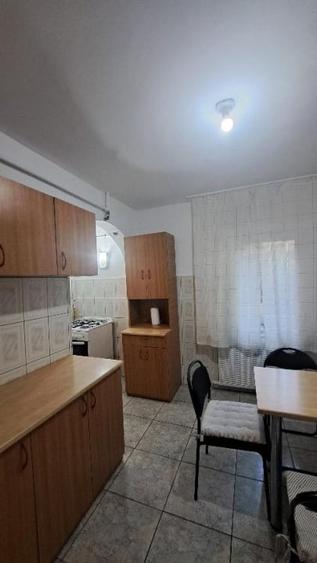 Apartament cu 2 camere semidecomandat, mobilat în Democrației