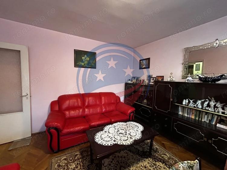 Apartament cu 3 camere decomandat în Siloz