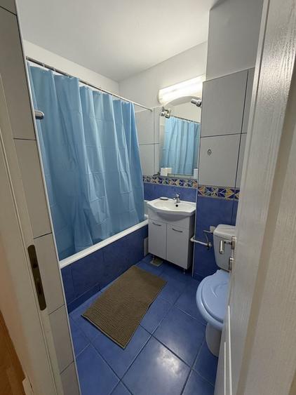 Apartament cu 3 camere semidecomandat în Grivița