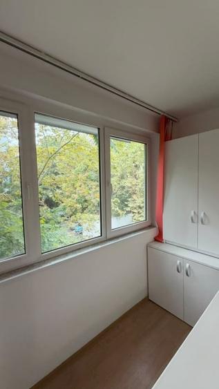 Apartament cu 3 camere decomandat în Berceni