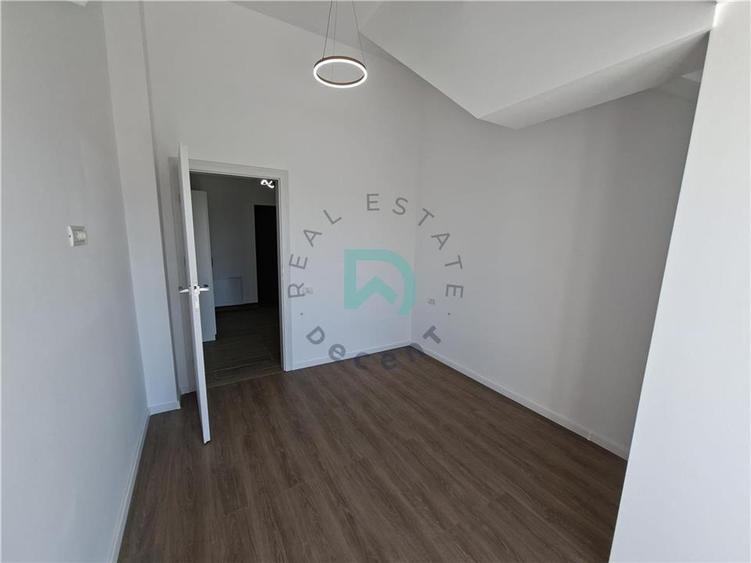 Apartament cu 3 camere decomandat în Tractorul
