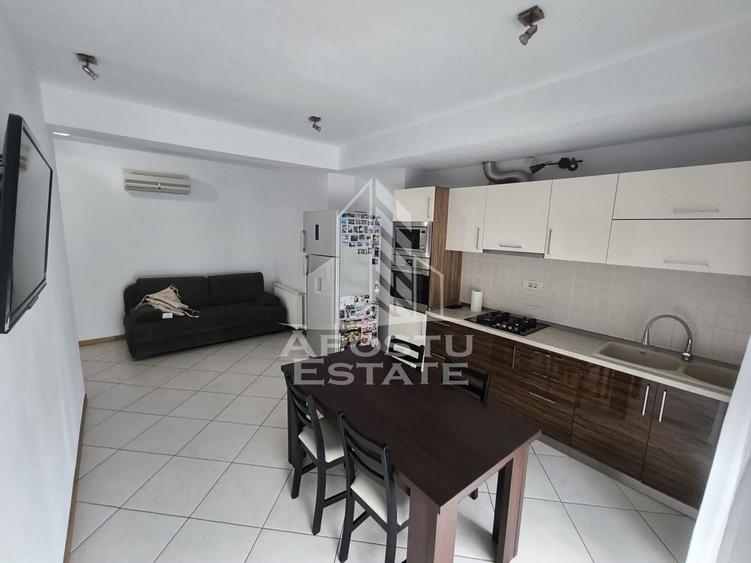 Apartament cu 3 camere decomandat, mobilat în Torontalului