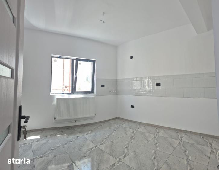 Casă cu 5 camere cu Teren 200 Mp în Lumina