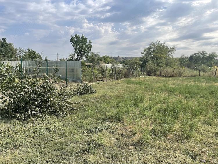 Teren de 2000 mp, în Beciu