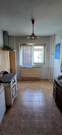 Apartament cu 3 camere decomandat în Șerban Vodă