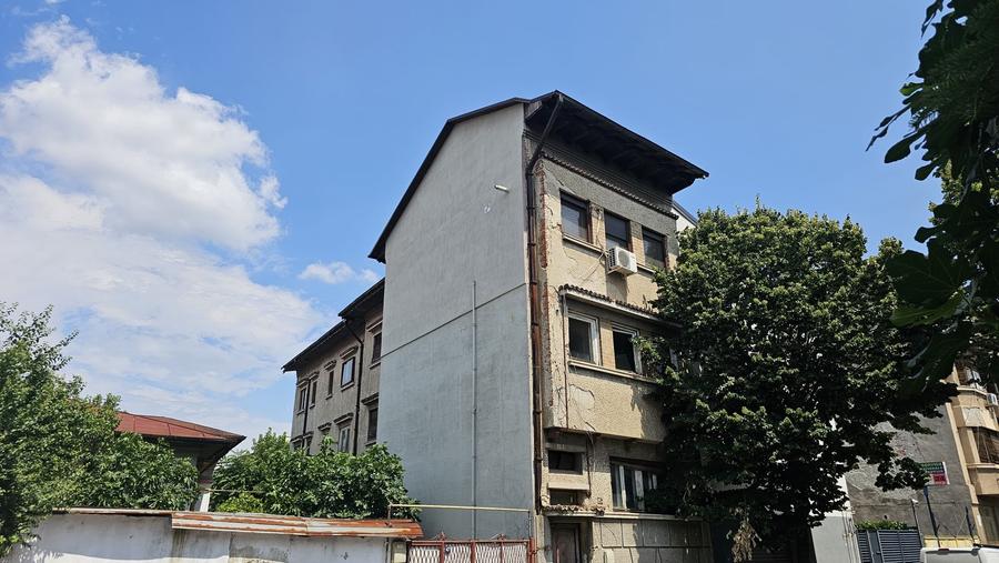 Casă individuală cu 10 camere cu Canalizare în Matei Voievod